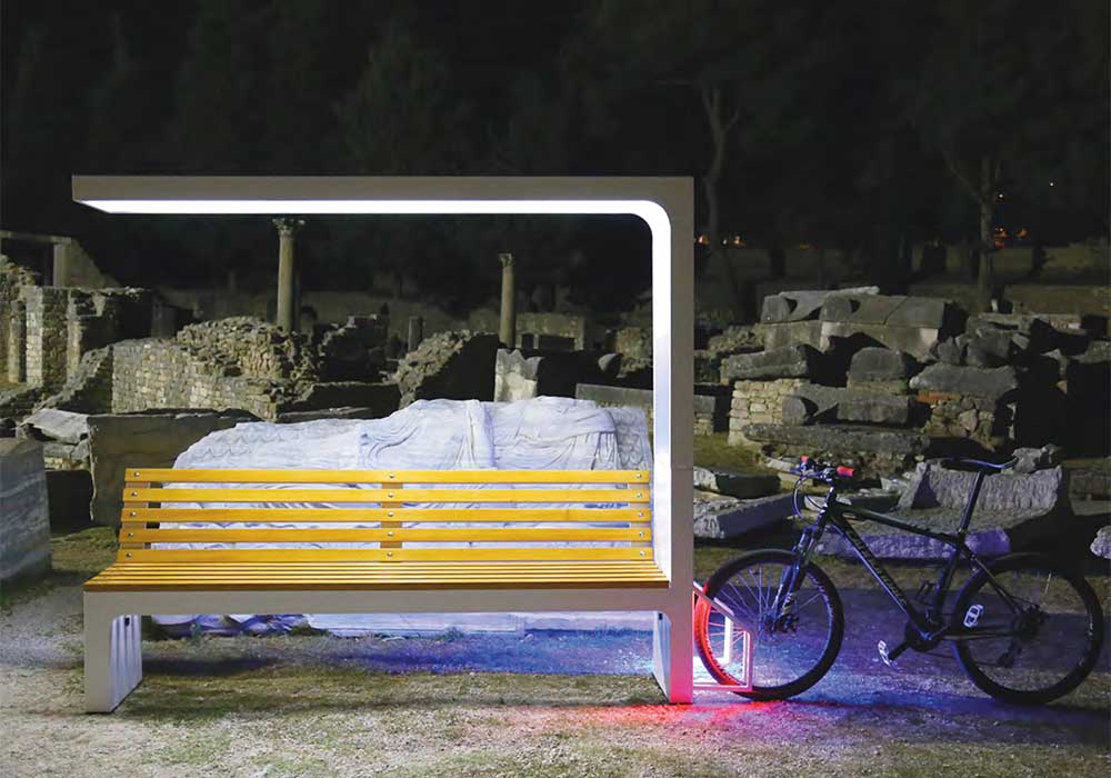 Banc urbain intelligent avec prise recharge pour vélo électrique